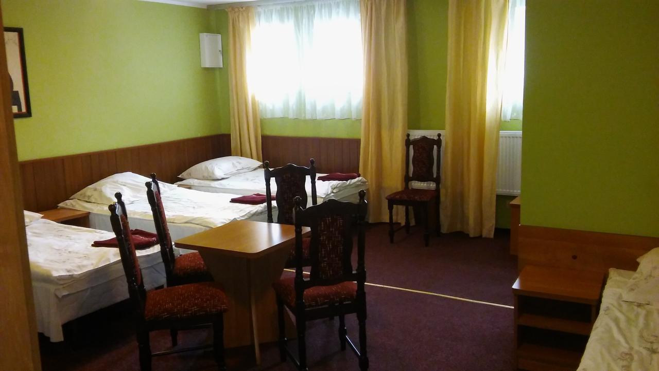 Hotel Kakadu Konin  Esterno foto