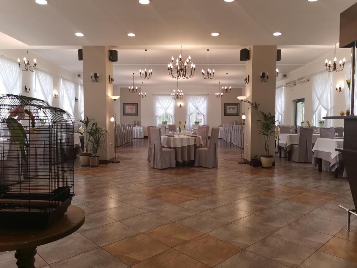 Hotel Kakadu Konin  Esterno foto